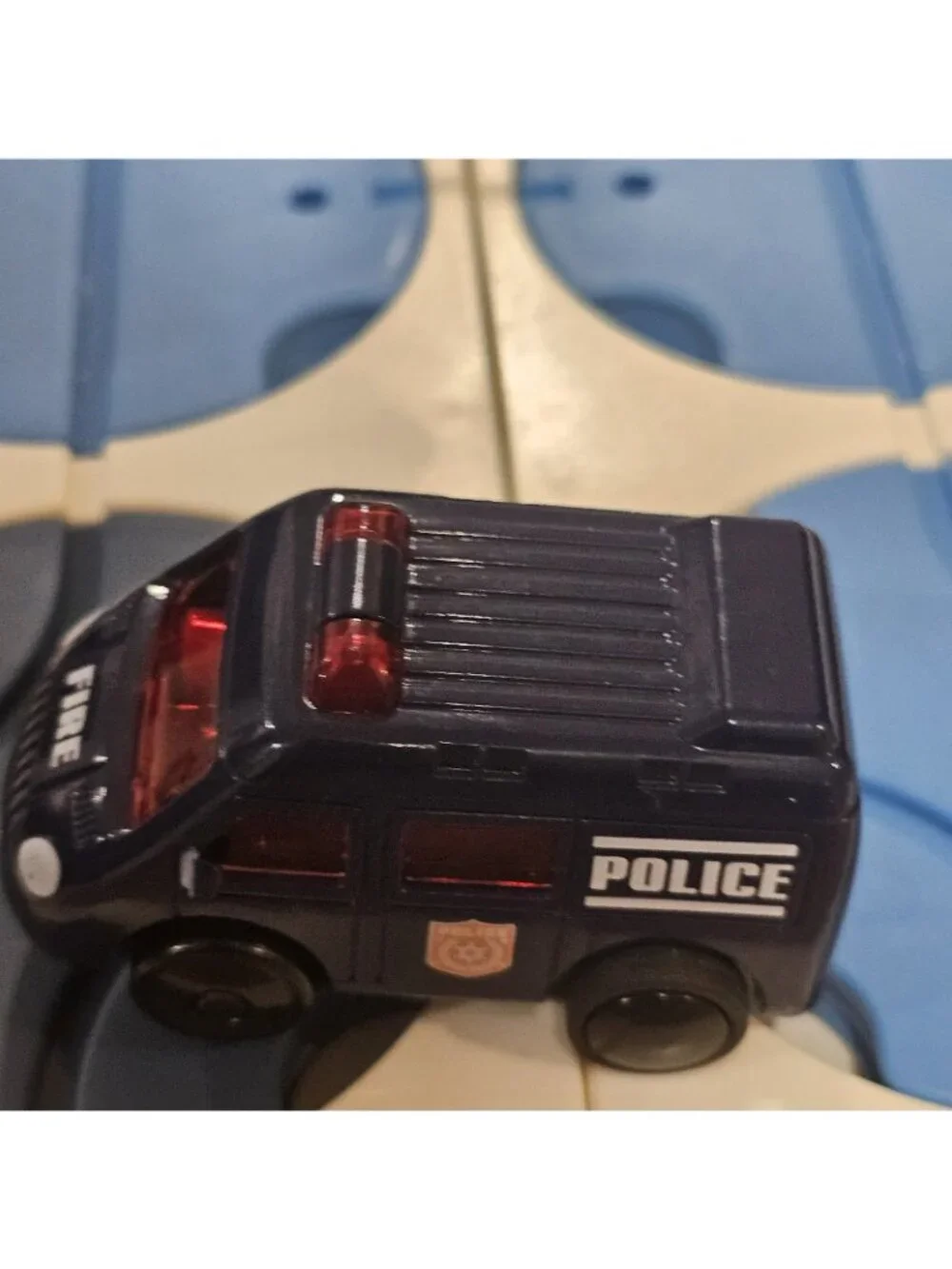Flipo A-Maze Tracks DIY Track Maze Set with Battery Powered Police Car WORKS